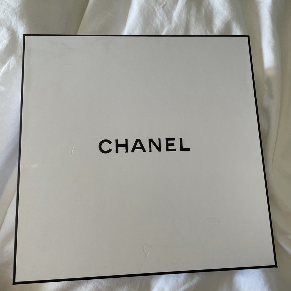 Chanel | Gift Box